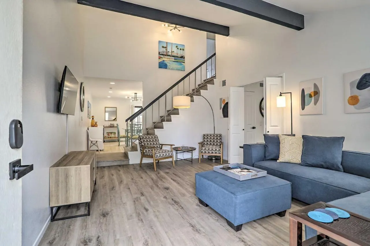 Kontakt z Modern Palm Springs Townhome Near Golf Courses