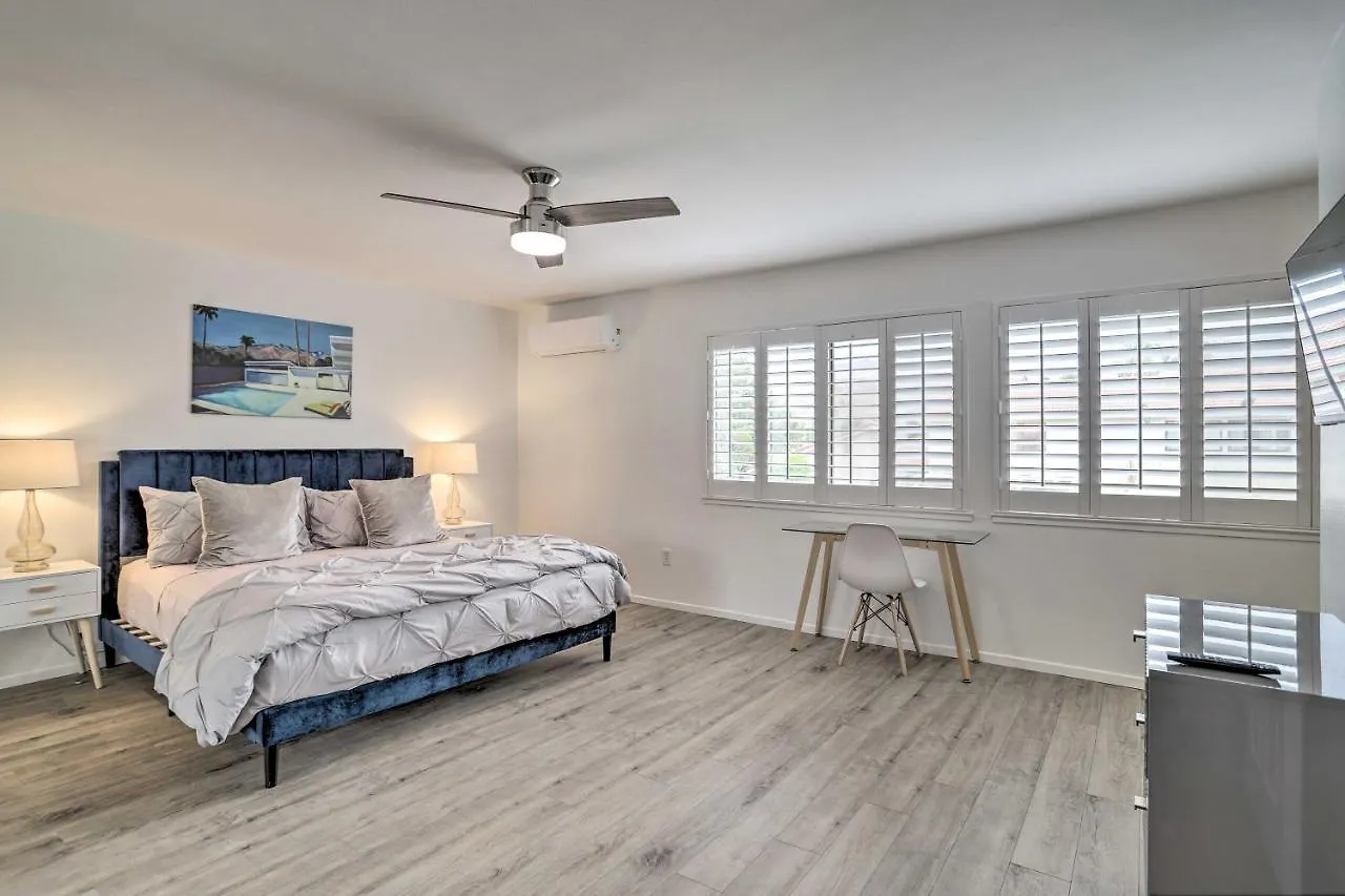 Modern Palm Springs Townhome Near Golf Courses